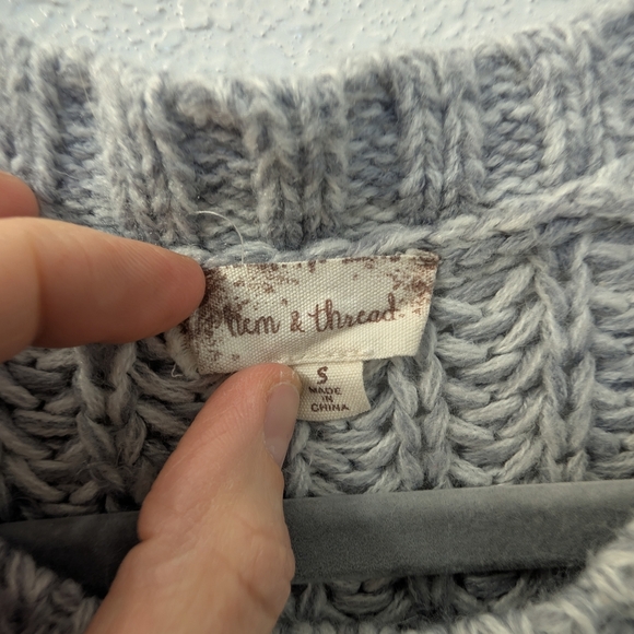 Hem & Thread Light Gray Cable Knit Men's Sweater - Picture 2 of 8